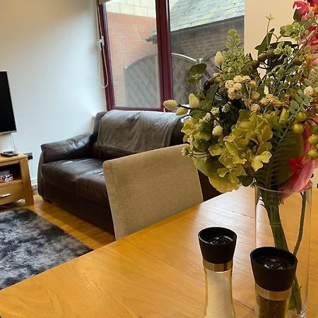 Modern Apartment 4 Mins From Gatwick Horley Eksteriør billede